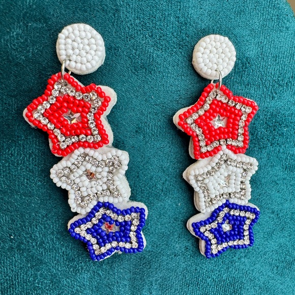 5 for $30 NWOT! Beaded STARS Earrings - Picture 2 of 3